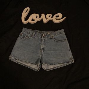 vintage high waist Levi’s shorts❤️